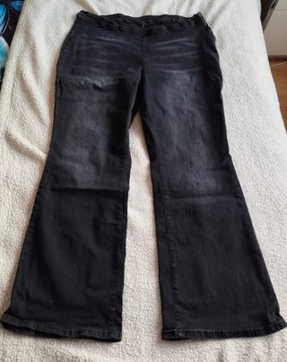 Vaqueros negros bootcut campana suave