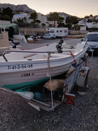 Barca de pesca/paseo con papeles