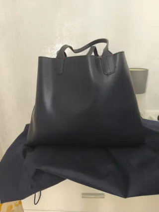 Borsa Tommy Hilfiger blu con logo rosso