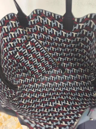 Borsa Tommy Hilfiger blu con logo rosso
