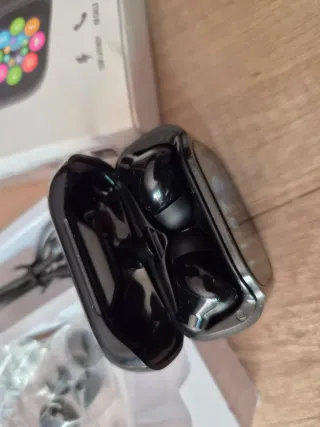 Auriculares Inalámbricos con Estuche y Pantalla