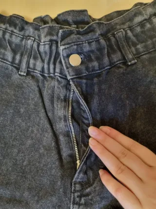 Jeans neri arricciati in vita