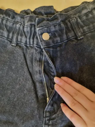 Jeans neri arricciati in vita