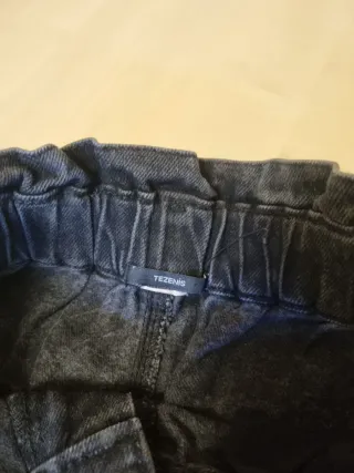 Jeans neri arricciati in vita