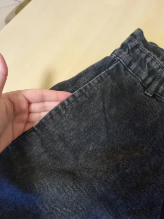 Jeans neri arricciati in vita