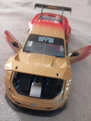 Réplica Ford Mustang GT3 con  luces