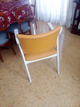 Divani moderni arancione e bianco