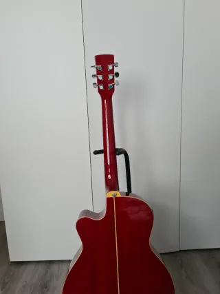 Guitarra Electroacústica Roja y Negra