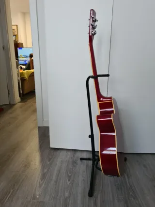 Guitarra Electroacústica Roja y Negra