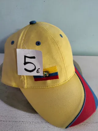 Gorra amarilla con bandera Ecuador