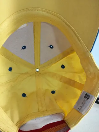 Gorra amarilla con bandera Ecuador