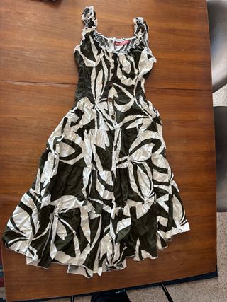 Vestido verde y blanco con estampado