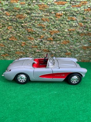 Chevrolet Corvette (1957) – Bburago – Escala 1:18