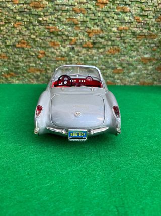 Chevrolet Corvette (1957) – Bburago – Escala 1:18