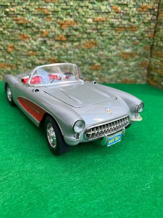 Chevrolet Corvette (1957) – Bburago – Escala 1:18