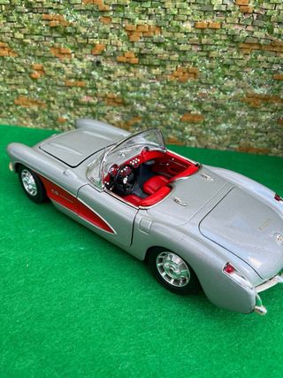 Chevrolet Corvette (1957) – Bburago – Escala 1:18