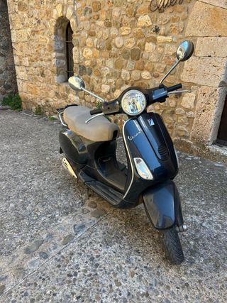 Vespa LX 125 Negra - Scooter Automática