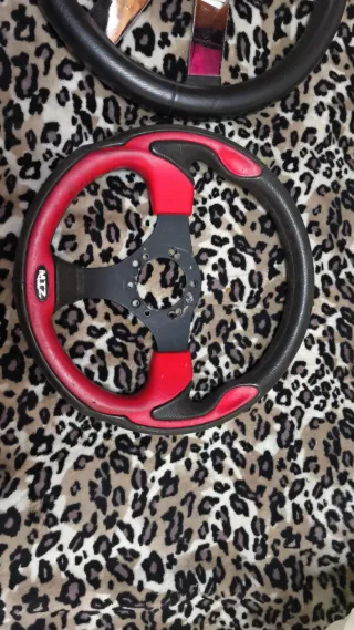 Volante deportivo MTZ rojo y negro