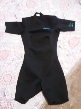 Traje de neopreno corto negro