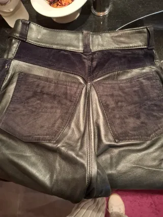 Pantalones de piel negros mujer