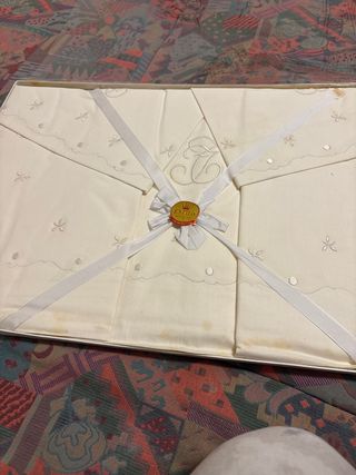 Sábana bordada con iniciales