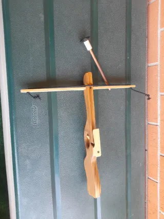 Ballesta artesanal de madera