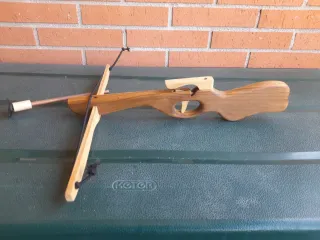 Ballesta artesanal de madera