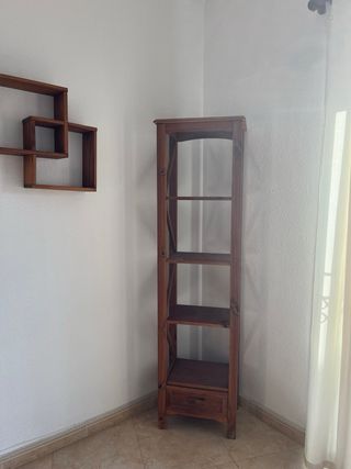 Mueble de salón de madera con cajón