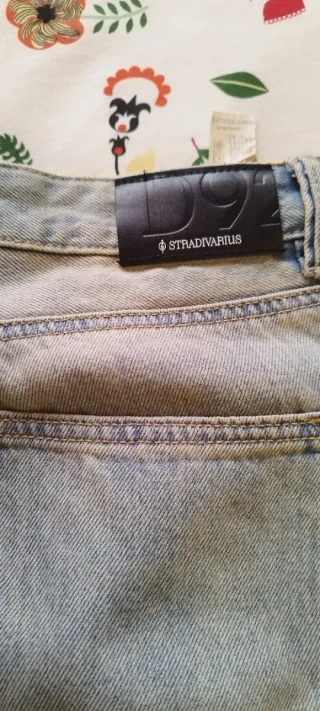 Pantalón vaquero Stradivarius Talla 42