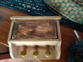 Cestas antiguas y molinillo de café