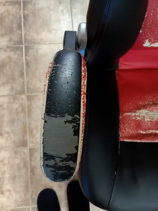 Sedia da scrivania nera e rossa