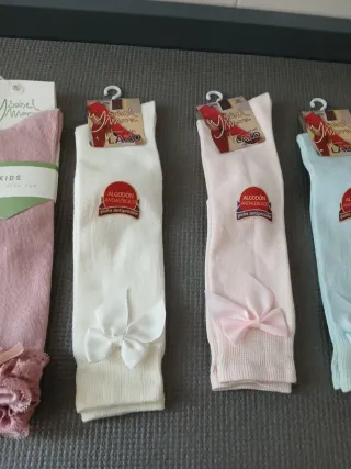 Calcetines altos niña Isabel Mora lazo