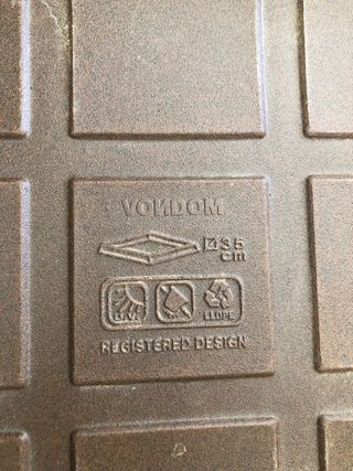 Macetero y plato Vondom marrón oscuro