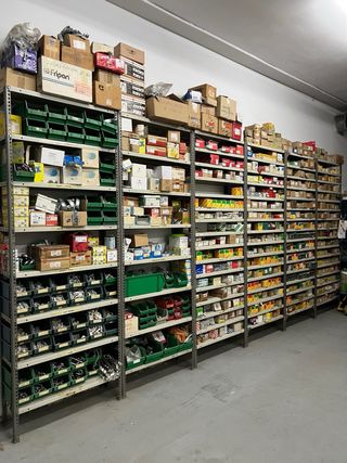 Alquilo local empresa electric fonta aire acon.