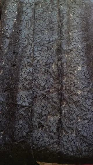 Mantilla de encaje negro floral