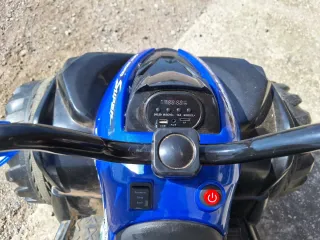 Quad eléctrico infantil azul