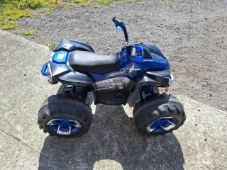 Quad eléctrico infantil azul