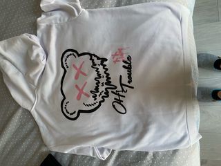 Sudadera oversize blanca con capucha