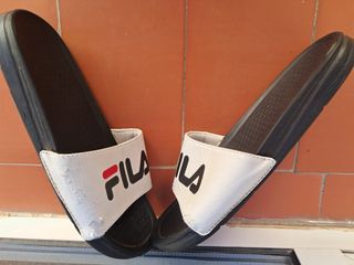 Chanclas Fila Blancas y Negras