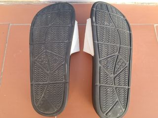 Chanclas Fila Blancas y Negras
