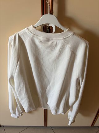 Maglia bianca con catena argento