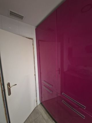 Puertas de cocina fucsia