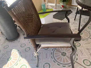 Mesa redonda cristal y 4 sillas jardín