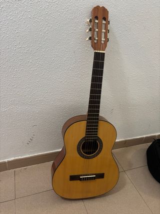 Guitarra Admira Alba 3/4 con funda negra