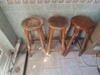3 Taburetes de Madera Rústicos