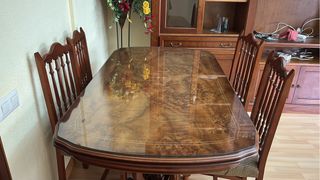 Mesa de salón y 4 sillas