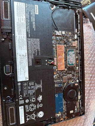 Lenovo Yoga 9 14ITL5 para piezas o reparación