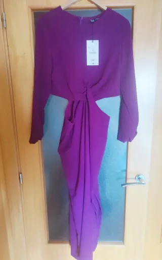 Vestido midi burdeos de Zara