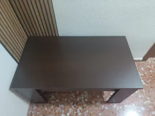 Mesa auxiliar elevable color wengue