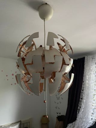 Lámpara de techo Ikea dorada y blanca